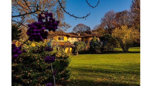 Nuovo sul mercato Vendita villa con box doppio da ristrutturare Bergamo - 499.000 €