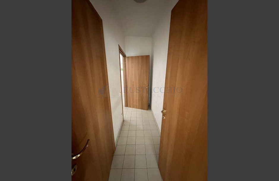 Vendita negozio Spirano - 75.000 € IMG_0064_tn