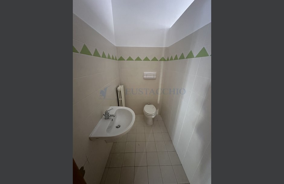 Vendita negozio Spirano - 75.000 € IMG_0065_tn