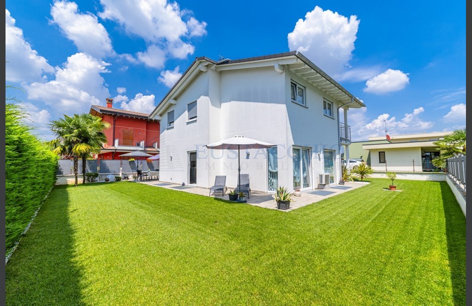 Vendita villa con box triplo Zanica - 599.000 € _JCI3947_tn
