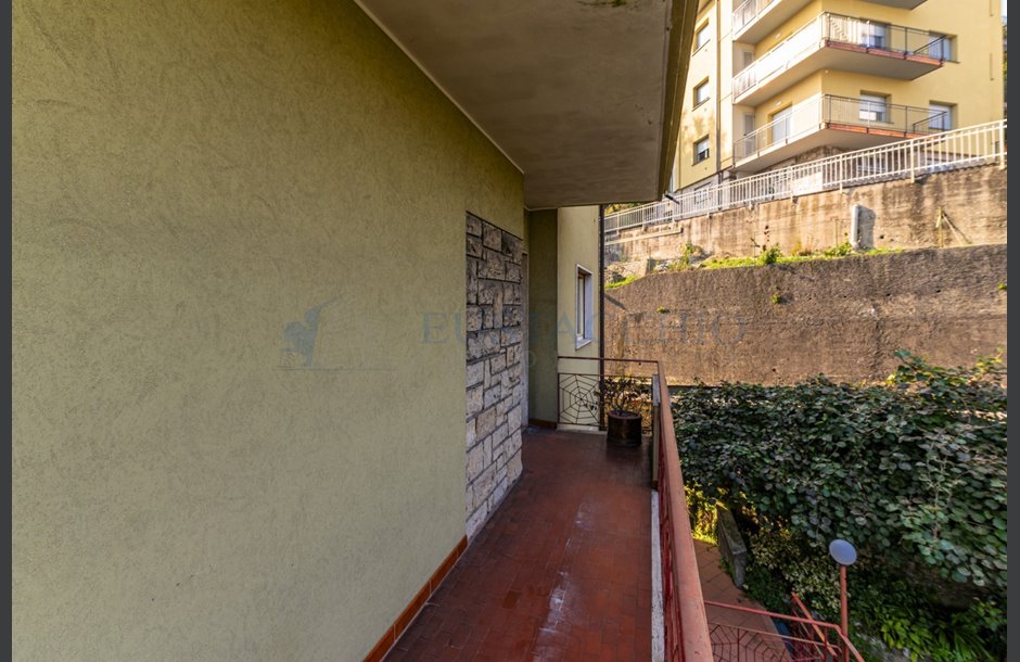 Vendita palazzina con box doppio da ristrutturare Lovere - 350.000 € _JCI5787_tn