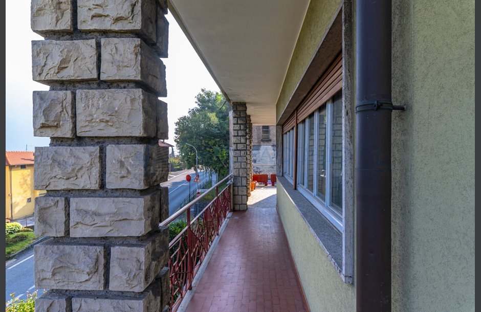 Vendita palazzina con box doppio da ristrutturare Lovere - 350.000 € _JCI5788_tn