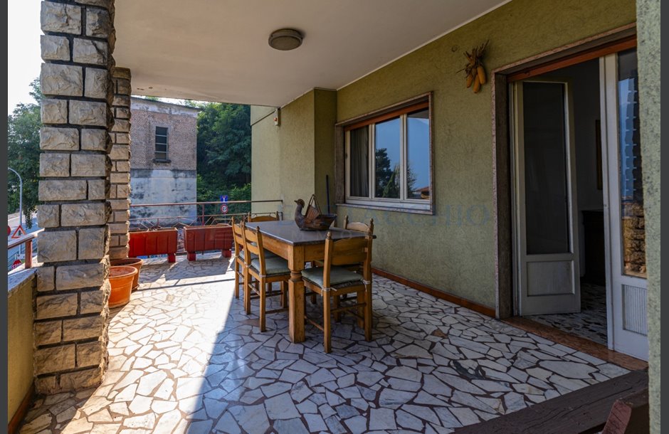 Vendita palazzina con box doppio da ristrutturare Lovere - 350.000 € _JCI5789_tn