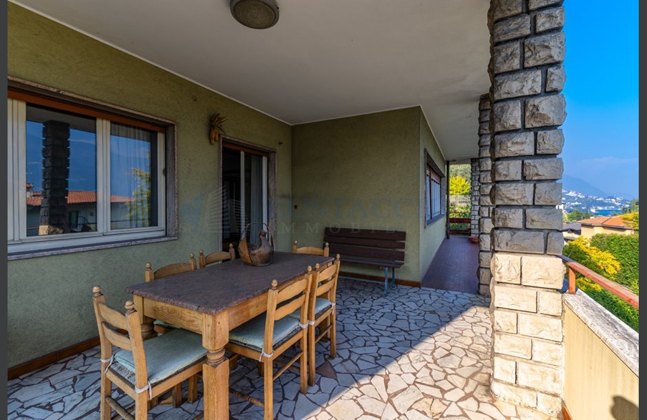 Vendita palazzina con box doppio da ristrutturare Lovere - 350.000 € _JCI5791_tn