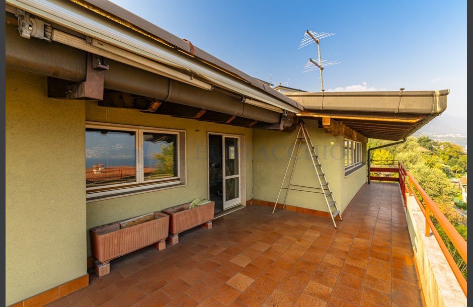 Vendita palazzina con box doppio da ristrutturare Lovere - 350.000 € _JCI5809_tn