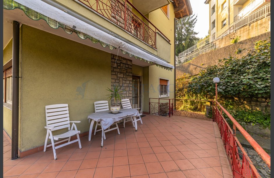 Vendita palazzina con box doppio da ristrutturare Lovere - 350.000 € _JCI5827_tn