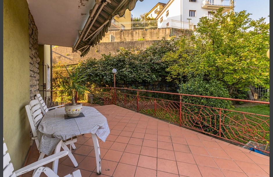 Vendita palazzina con box doppio da ristrutturare Lovere - 350.000 € _JCI5828_tn