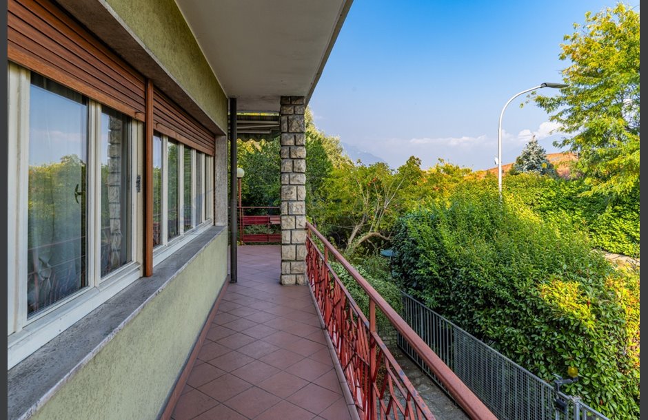 Vendita palazzina con box doppio da ristrutturare Lovere - 350.000 € _JCI5829_tn