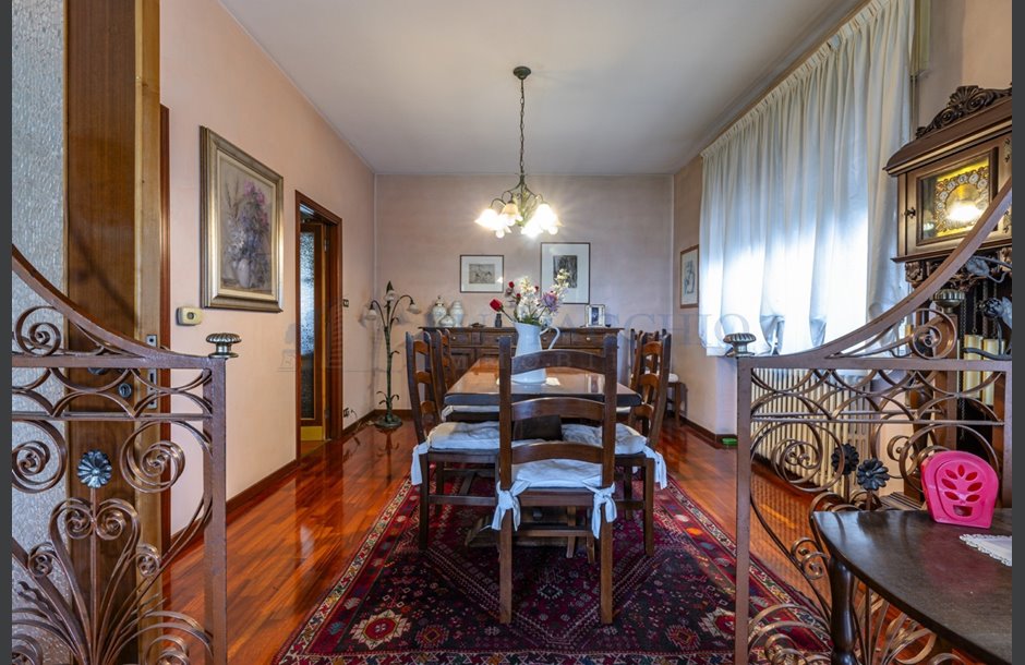 Vendita palazzina con box doppio da ristrutturare Lovere - 350.000 € _JCI5744_tn