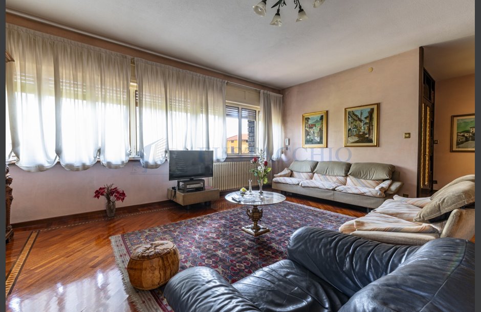 Vendita palazzina con box doppio da ristrutturare Lovere - 350.000 € 2_tn-25