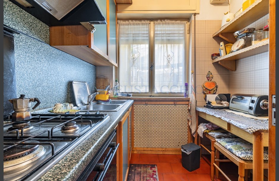 Vendita palazzina con box doppio da ristrutturare Lovere - 350.000 € 3_tn-21