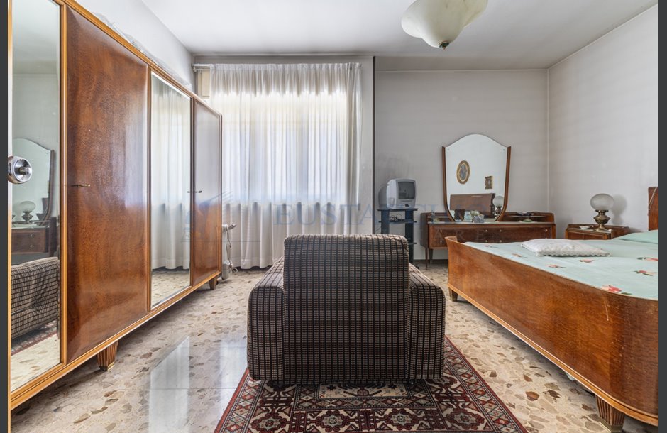 Vendita palazzina con box doppio da ristrutturare Lovere - 350.000 € 5_tn-17