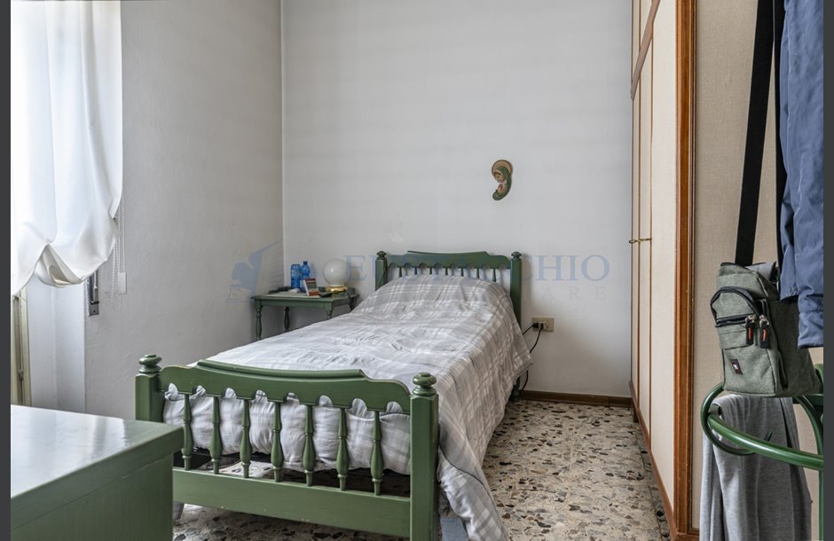 Vendita palazzina con box doppio da ristrutturare Lovere - 350.000 € 6_tn-7