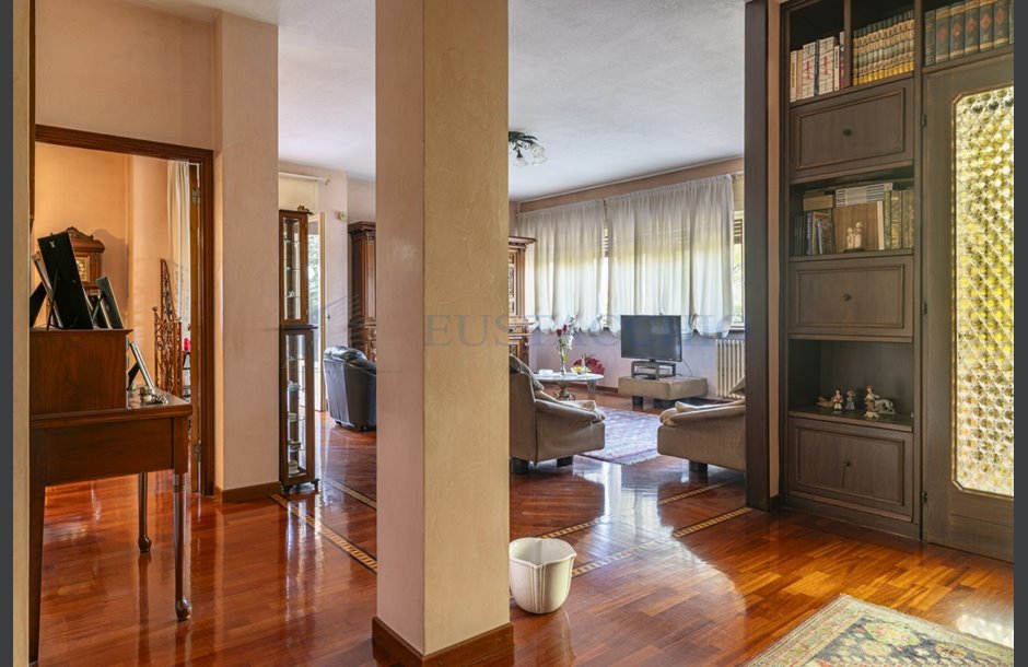 Vendita palazzina con box doppio da ristrutturare Lovere - 350.000 € 9_tn-12