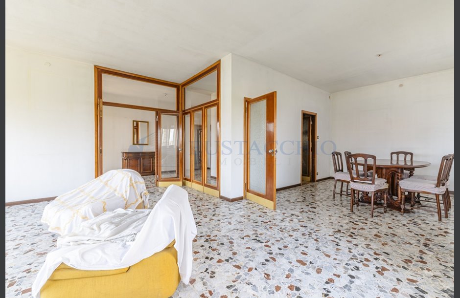 Vendita palazzina con box doppio da ristrutturare Lovere - 350.000 € _JCI5771_tn