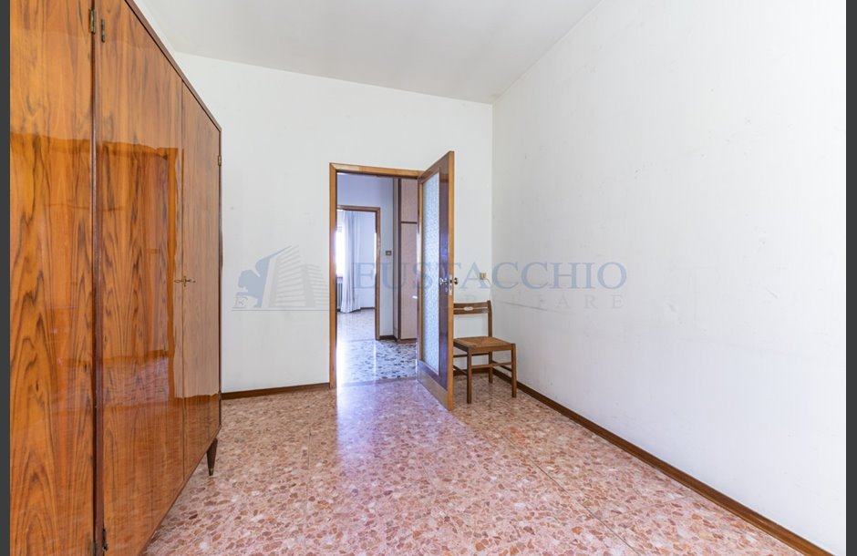 Vendita palazzina con box doppio da ristrutturare Lovere - 350.000 € _JCI5780_tn