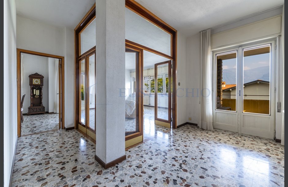 Vendita palazzina con box doppio da ristrutturare Lovere - 350.000 € 1_tn-28