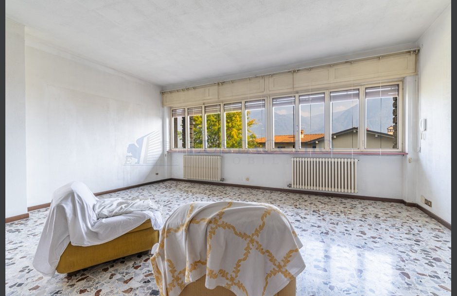 Vendita palazzina con box doppio da ristrutturare Lovere - 350.000 € 2_tn-26