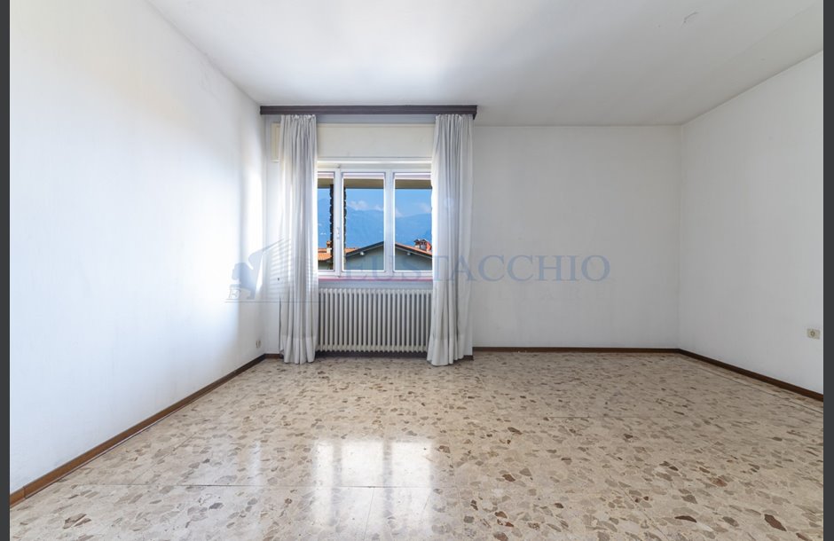 Vendita palazzina con box doppio da ristrutturare Lovere - 350.000 € 5_tn-20