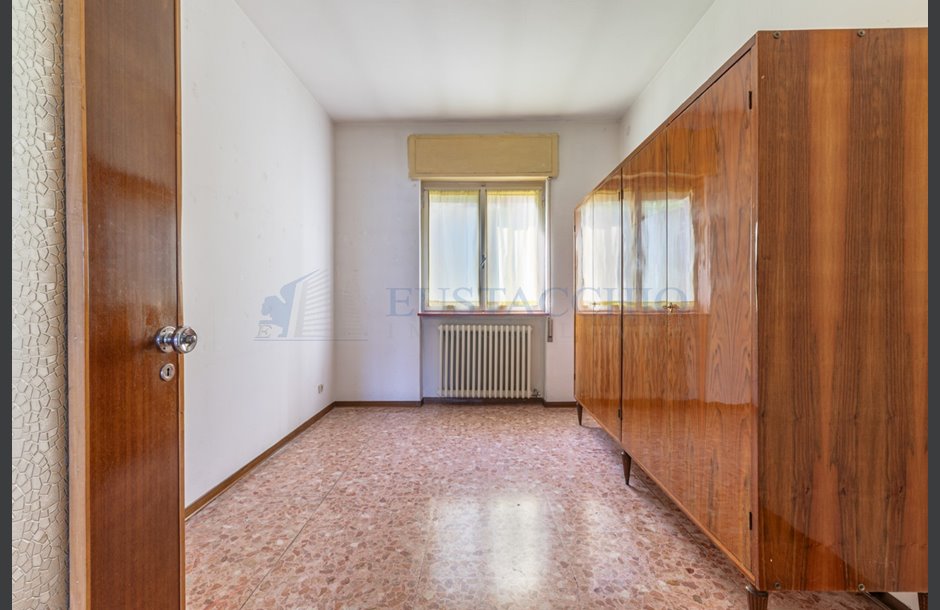 Vendita palazzina con box doppio da ristrutturare Lovere - 350.000 € 6_tn-18