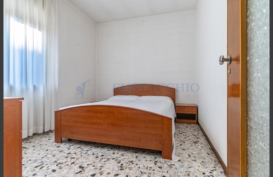 Vendita palazzina con box doppio da ristrutturare Lovere - 350.000 € 7_tn-16